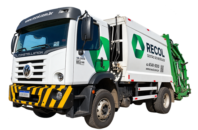 Caminhão compactador da frota Recol